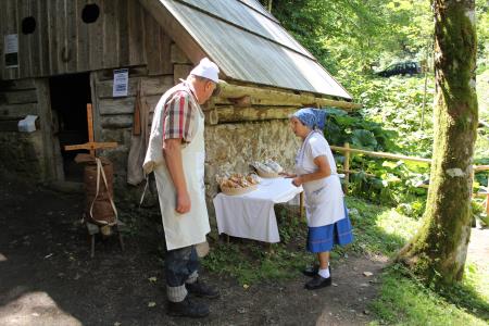 Prikaz mletja žita v Žagerskem mlinu
